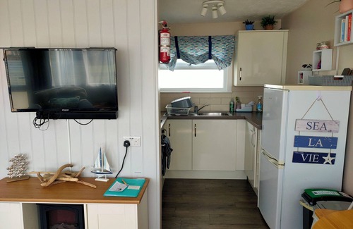 Westleigh House | 2 Bedroom beach cottage with Sea Views. 2 minutes to Westward Ho! Promenade.