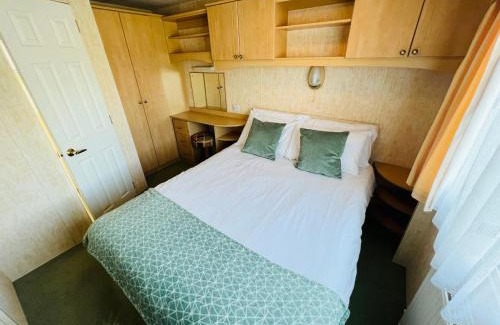 Bembridge Apartment | 2 Bedroom Caravan SHS3, Sandhills, Bembridge
