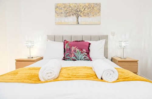 Gay Village Apartment | 2 Bedroom Chinatown Apartment