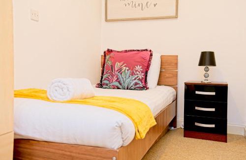 Gay Village Apartment | 2 Bedroom Chinatown Apartment