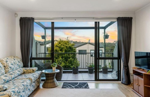 Birkdale House | 2 Bedroom Coastal North Shore Retreat - Parking