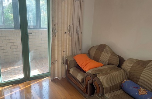 Minhang Apartment | 2-bedroom condo in fantastic Shanghai with Free WiFi, AC