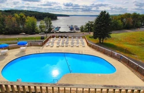 Tafton Condo | 2-Bedroom Condo Near Lake Wallenpaupack