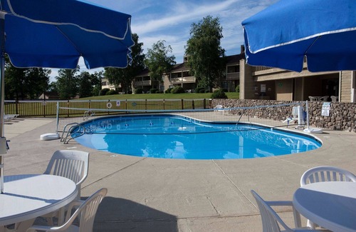 Tafton Condo | 2-Bedroom Condo Near Lake Wallenpaupack