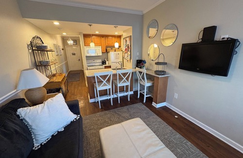 North End Condo | 2 Bedroom Condo *Pool* 1 Block from Beach