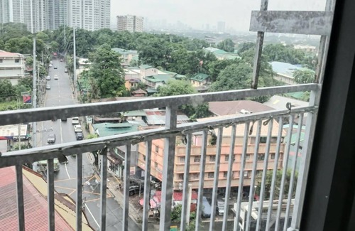 Quezon City Condo | 2 Bedroom Condominium with FREE Unlimited Internet & NETFLIX for 4-5 Person