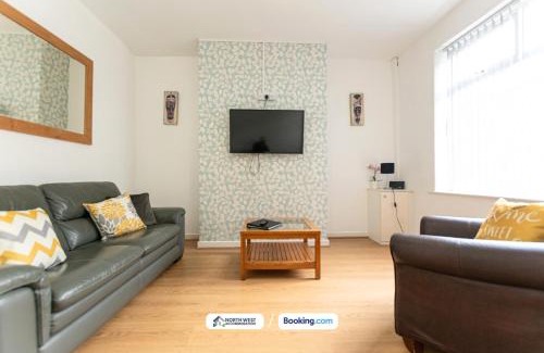 Leigh House | 2-Bedroom Contractor Stay with Fully Equipped Kitchen, Wi-Fi & Parking