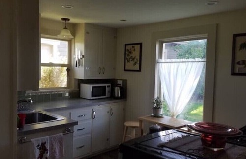 La Grande Cottage | 2-bedroom cottage 10 minutes from downtown La Grande in a quiet rural setting.