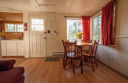Gravenhurst House | 2-Bedroom Cottage #3 - Sugar Pine