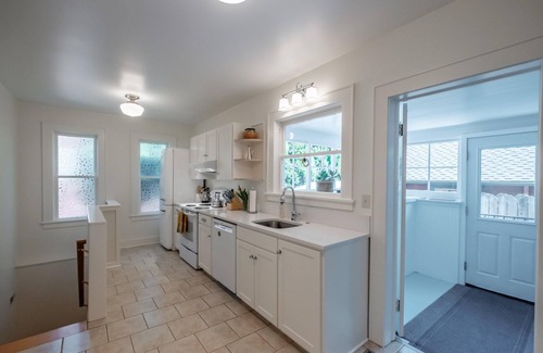 Corvallis Cottage | 2 Bedroom Cottage Vacation Rental Near OSU