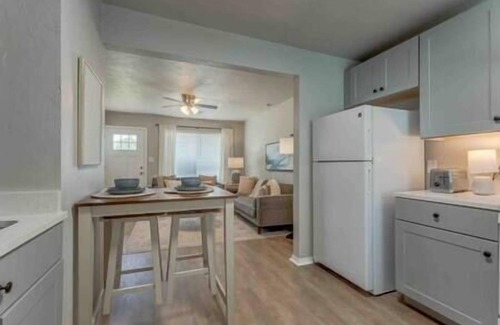 Edmond House | 2-Bedroom Cottage w/KING bed