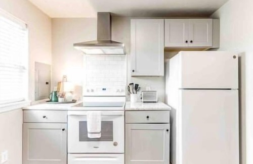Edmond House | 2-Bedroom Cottage w/KING bed