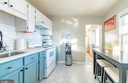 Valley Lee Cottage | 2 Bedroom Cozy Beach Cottage with Water Access