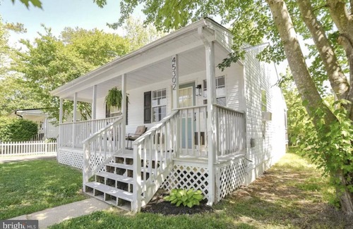 Valley Lee Cottage | 2 Bedroom Cozy Beach Cottage with Water Access
