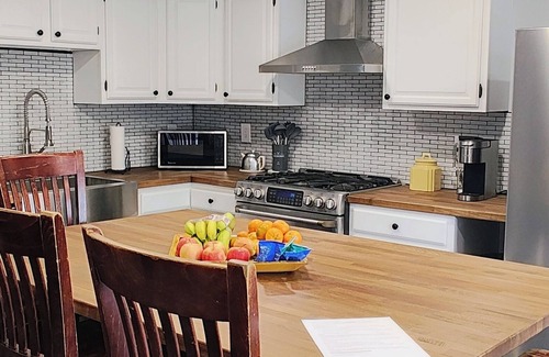 Secane Apartment | 2 Bedroom Cozy Country Getaway Apartment