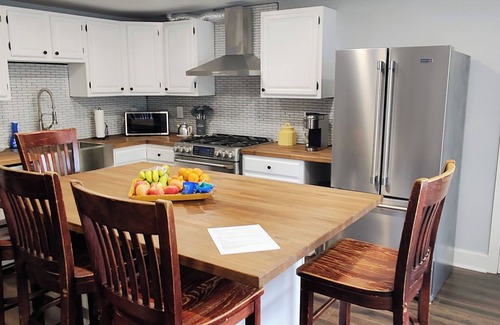 Secane Apartment | 2 Bedroom Cozy Country Getaway Apartment