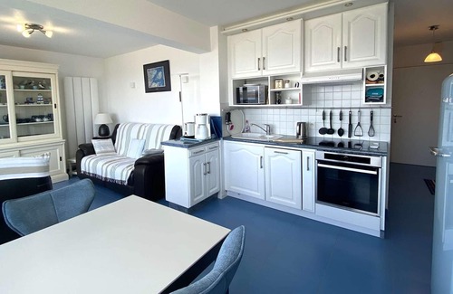 Tregastel Apartment | 2-bedroom duplex beachfront with parking in Trégastel