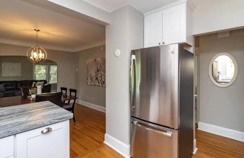 Harrison House | 2-Bedroom Duplex with Pvt Backyard in Minneapolis