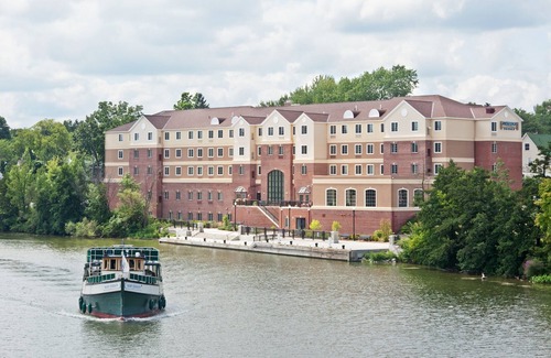 Rochester Condo | 2 Bedroom | Equipped Suite Near the River