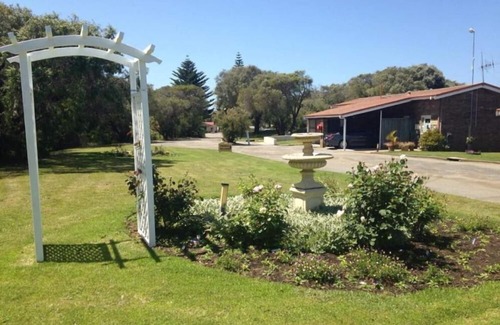 Emu Point Ski Chalet | 2 Bedroom Family Extra Chalet Emu Beach