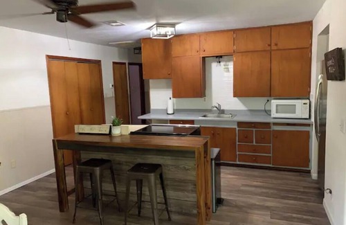 Lee County House | 2-BEDROOM Farmhouse