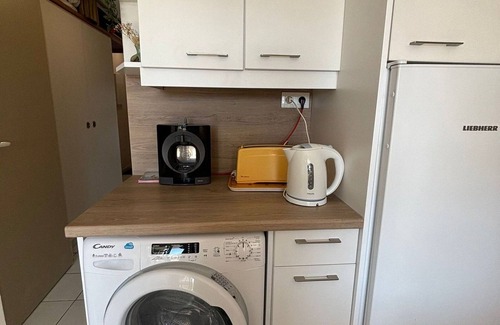 Cap Esterel Apartment | 2-bedroom for 4 with pool, parking and air conditioning