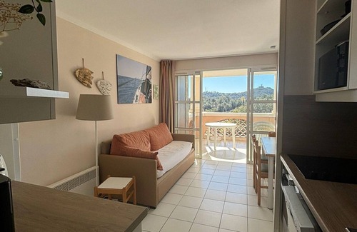 Cap Esterel Apartment | 2-bedroom for 4 with pool, parking and air conditioning