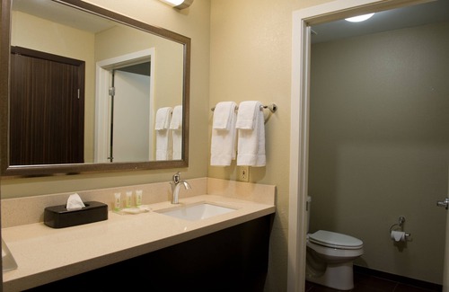 Barker Condo | 2 Bedroom | Free Breakfast + Outdoor Pool