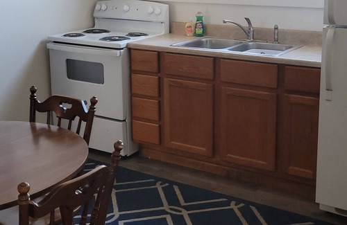 Tell City Apartment | 2 bedroom full kitchen washer/dryer 30 minutes to Holiday World Pet Friendly!