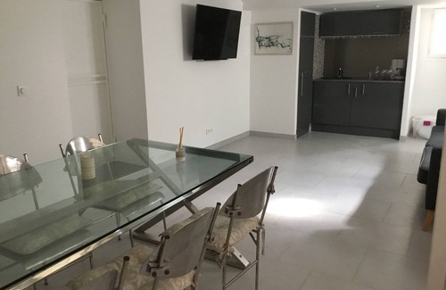 Beaulieu-sur-Mer Apartment | 2 Bedroom garden apartment,close to the beach and the village centre