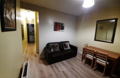 William Morris Apartment | 2 Bedroom Garden Apartment