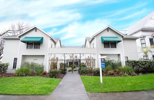 Midtown Sacramento House | 2 Bedroom Garden Townhouse in Midtown Sacramento