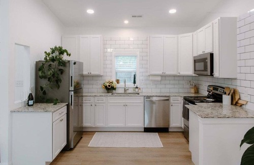 Green Meadow House | 2 bedroom guesthouse with private fenced in yard!