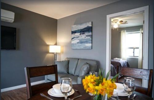 Roseneath House | 2 Bedroom Harbor Front Condo 5U