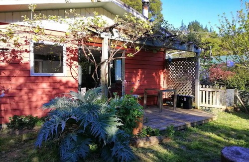 Upper Hutt House | 2 bedroom holiday home with outdoor bath & sauna