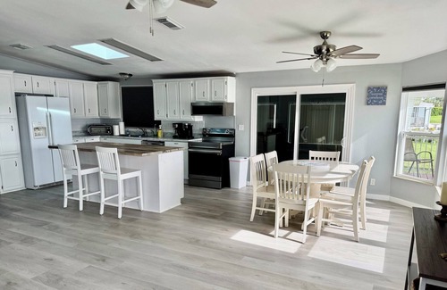 Vista del Lago House | 2-bedroom home 5 miles to Disney on Lake. Four Corners. Vista Del Lago amenities