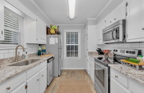 National Hills House | 2 bedroom home with 1.5 bathrooms and fully fenced backyard