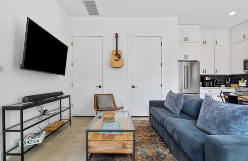 Rosewood House | 2-bedroom house in pleasant Austin with fitness room, AC, WiFi close to DT
