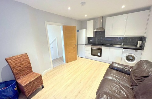 Sutton Central House | 2-bedroom House in South London - Sutton