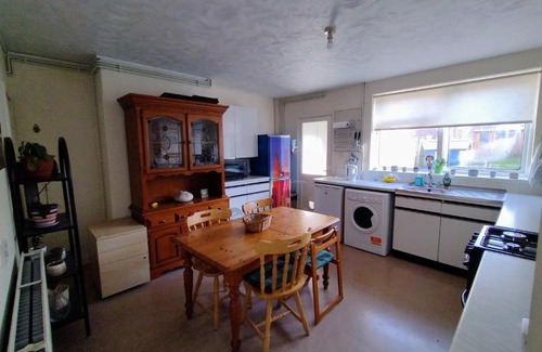 Stanground House | 2 bedroom house near city centre