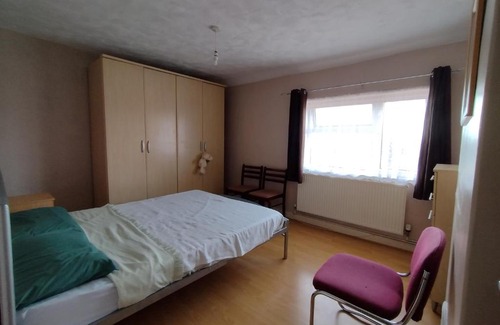 Stanground House | 2 bedroom house near city centre