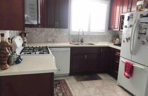 Westlake House | 2 Bedroom House near SFSU w/kitchen and free parking