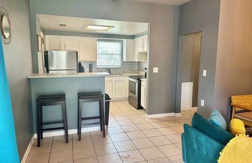 Jacksonville House | 2 Bedroom House-Screened Patio