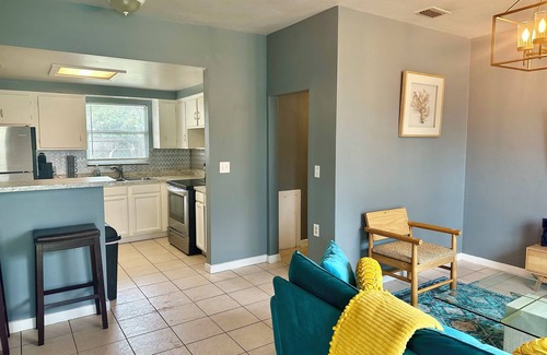 Jacksonville House | 2 Bedroom House-Screened Patio