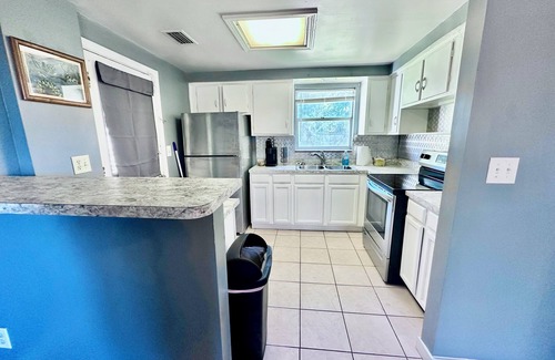 Jacksonville House | 2 Bedroom House-Screened Patio