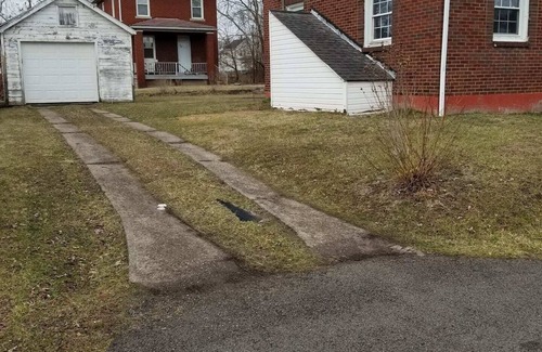 Aliquippa House | 2 bedroom house sleeps 8 people or more n
