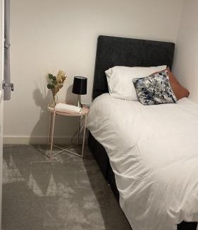 Walsall Apartment | 2 Bedroom House with Garden In Walsall