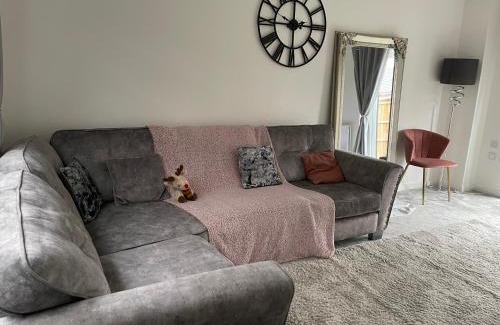 Walsall Apartment | 2 Bedroom House with Garden In Walsall