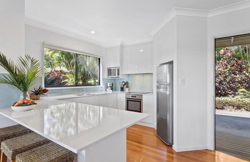 Clunes Villa | 2 bedroom House with outdoor dining table & BBQ. Dog & Family Friendly