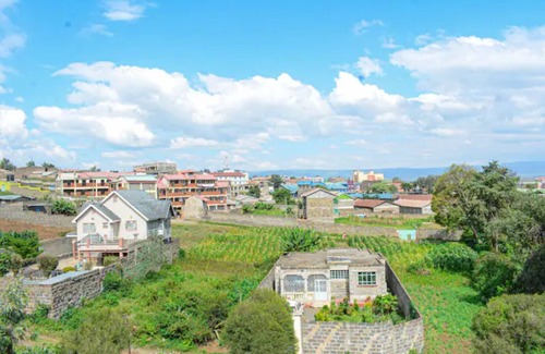 Hospital Apartment | 2 Bedroom in Nakuru Amazing Views 10 minutes to Lake Nakuru National Park